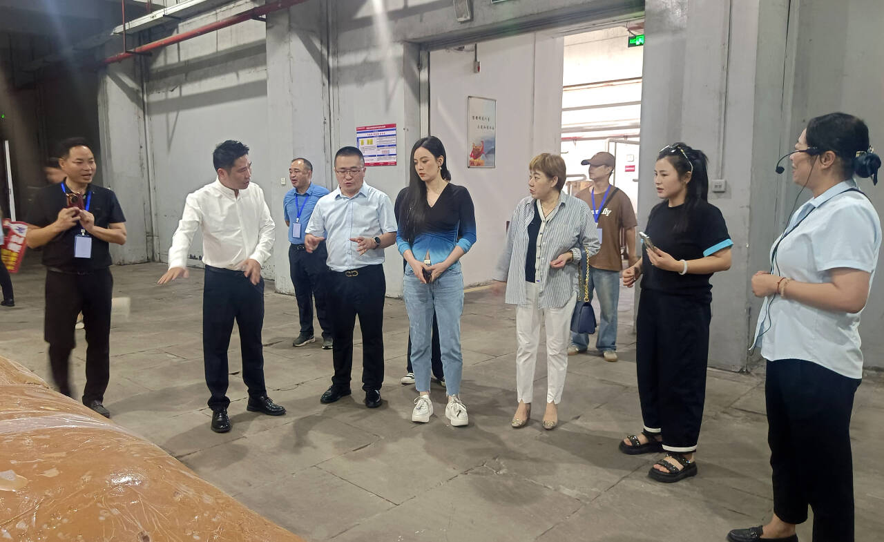 艺团队打卡咸宁高新区企业开元棋牌抖音头部音乐人唐(图1)